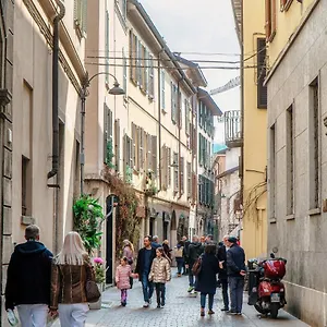 https://shades-of-lake.it-lombardy.com